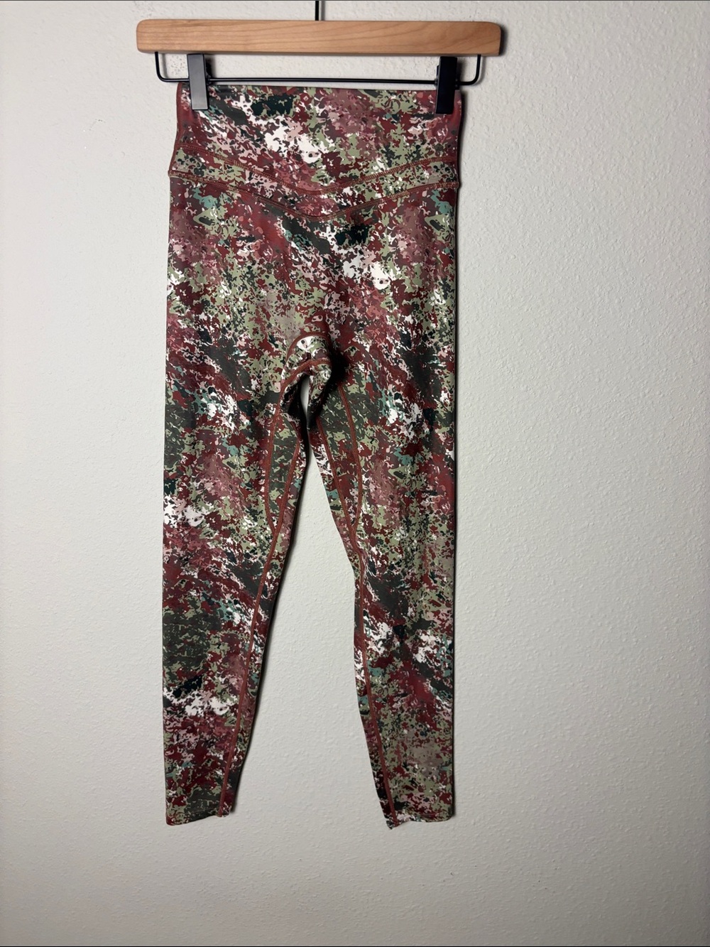 Vitality Pulse Pant / Leggings Terrain Camo Red